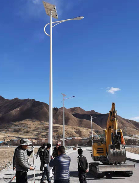 甘南碌曲10米利通太阳能路灯项目