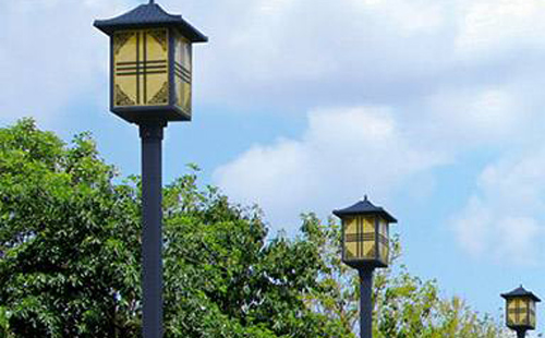 利通庭院灯安装间距与布灯设计全解析