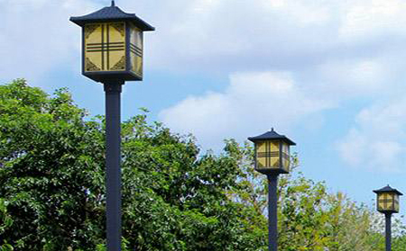太阳能利通庭院灯怎么选亮度与续航更耐用